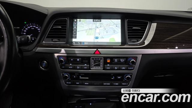Genesis G80 3.3 GDI AWD Premium Luxury 2017 — фото 14