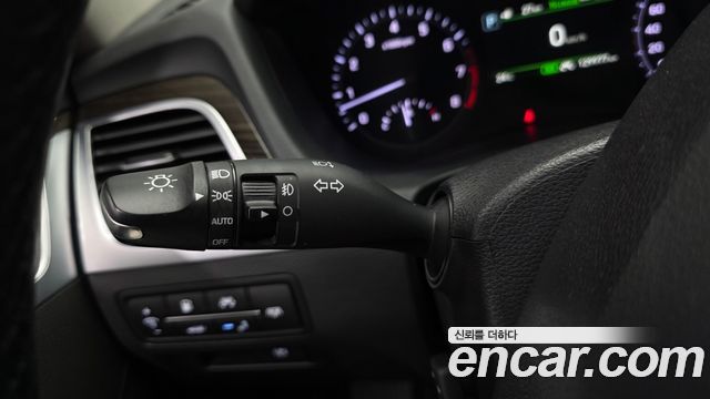 Genesis G80 3.3 GDI AWD Premium Luxury 2017 — фото 35