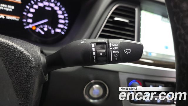 Genesis G80 3.3 GDI AWD Premium Luxury 2017 — фото 36