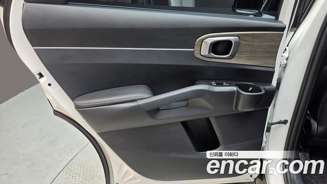 Kia Sorento (IV) Gasoline 2.5T 2WD Prestige 2023 — фото 25