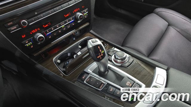 BMW 7 Series (F01) 750Li xDrive 2013 — фото 9