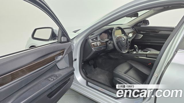 BMW 7 Series (F01) 750Li xDrive 2013 — фото 10
