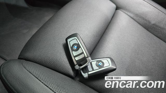 BMW 7 Series (F01) 750Li xDrive 2013 — фото 17