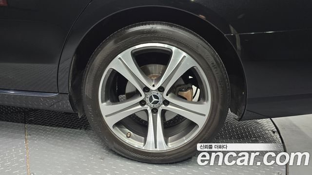 Mercedes-Benz E-Class (W213) E300 Avantgarde 2019 — фото 5
