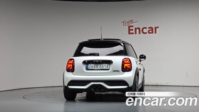 MINI Cooper S Classic Launch Pack Third Generation 2023 — фото 4
