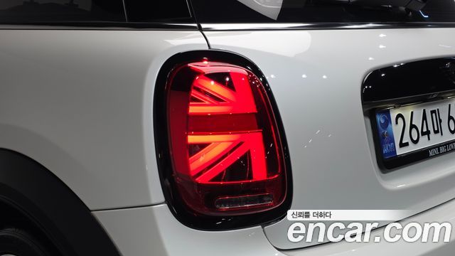 MINI Cooper S Classic Launch Pack Third Generation 2023 — фото 23