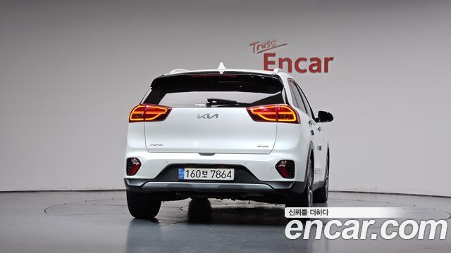 Kia Niro 1.6 HEV Signature 2022 — фото 4