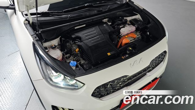 Kia Niro 1.6 HEV Signature 2022 — фото 6