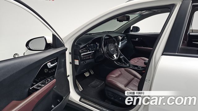 Kia Niro 1.6 HEV Signature 2022 — фото 10