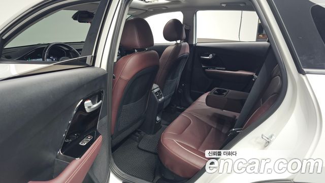 Kia Niro 1.6 HEV Signature 2022 — фото 11
