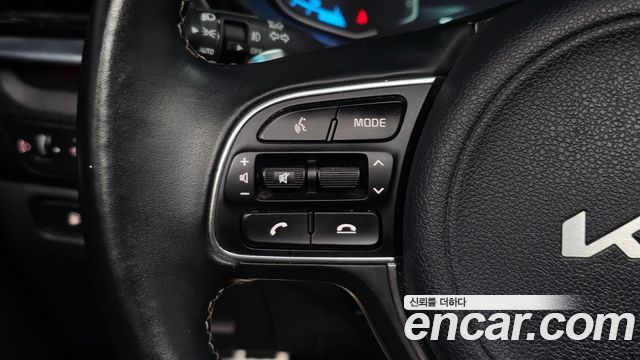 Kia Niro 1.6 HEV Signature 2022 — фото 14