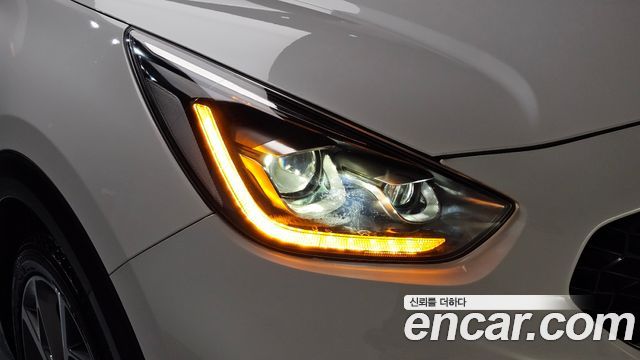 Kia Niro 1.6 HEV Signature 2022 — фото 22