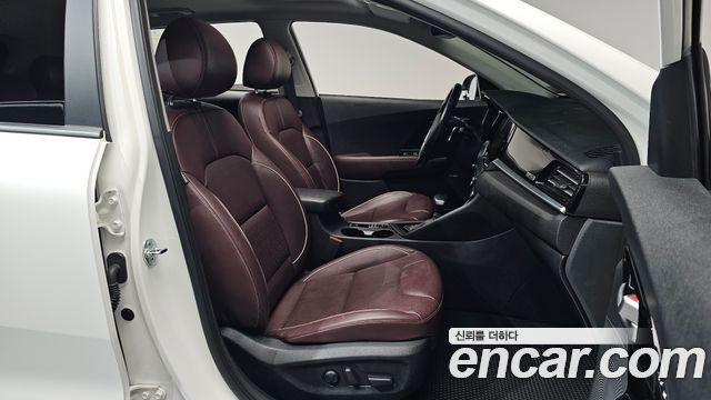 Kia Niro 1.6 HEV Signature 2022 — фото 26