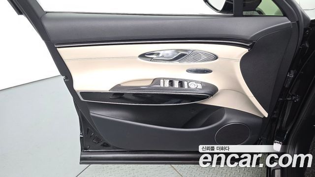 Genesis GV70 2.2 Diesel 2WD 2024 — фото 30