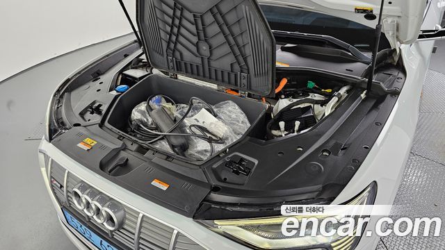 Audi e-tron 55 Quattro Sportback 2022 — фото 6