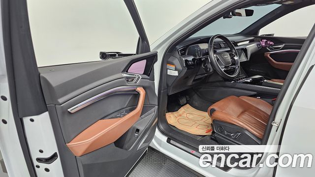 Audi e-tron 55 Quattro Sportback 2022 — фото 10