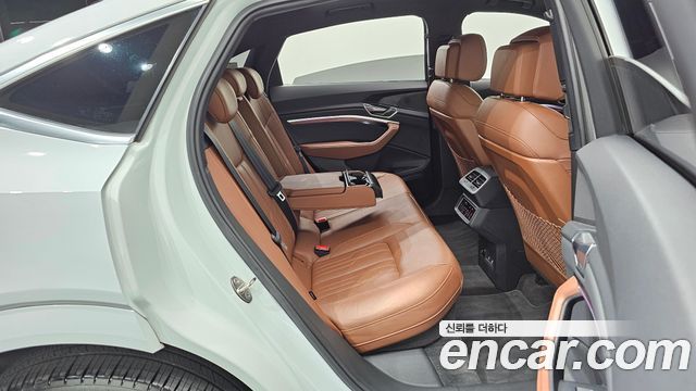 Audi e-tron 55 Quattro Sportback 2022 — фото 11