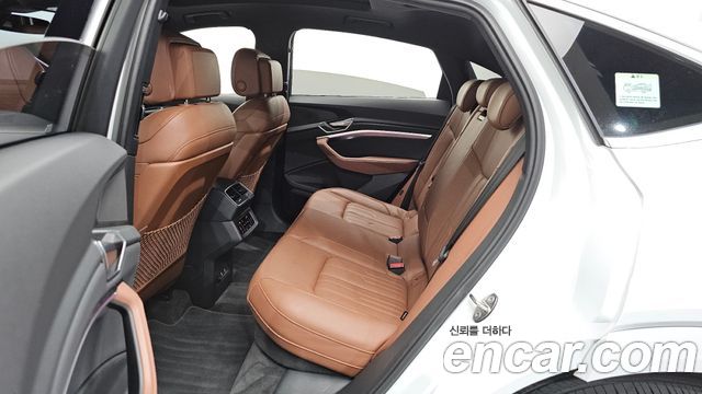 Audi e-tron 55 Quattro Sportback 2022 — фото 19