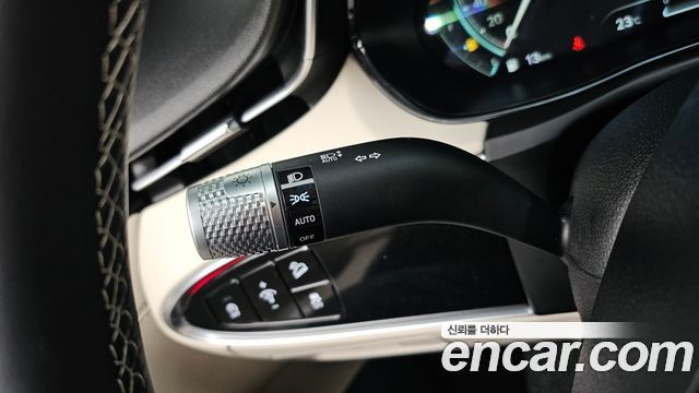 Genesis GV70 2.5T Gasoline 2WD 2023 — фото 30