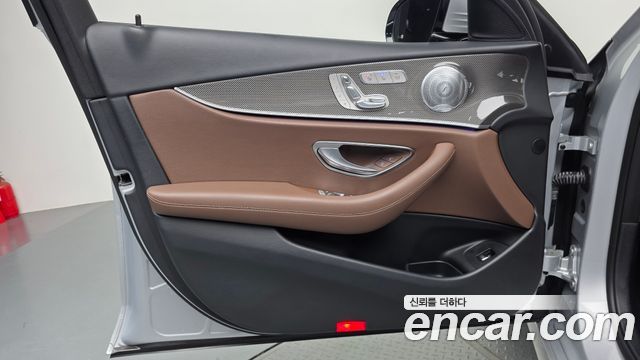 Mercedes-Benz E-Class (W213) E300 4MATIC AMG Line 2020 — фото 30