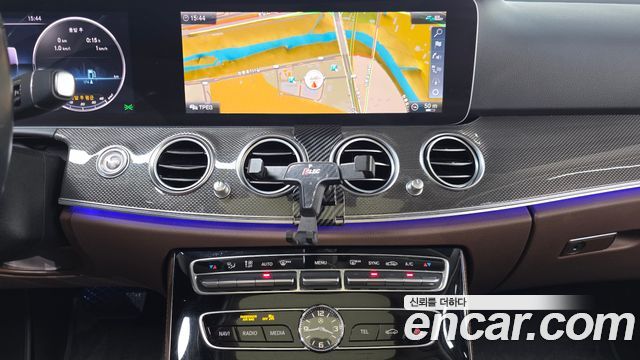 Mercedes-Benz E-Class (W213) E300 4MATIC AMG Line 2020 — фото 38