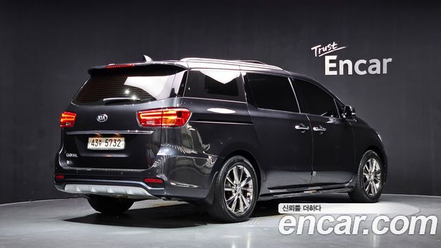 Kia Carnival 9-Seater Noblesse Special 2019 — фото 2