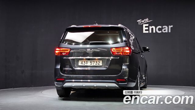 Kia Carnival 9-Seater Noblesse Special 2019 — фото 4