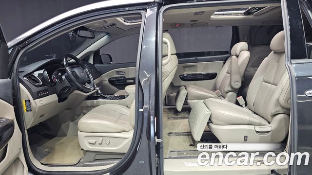Kia Carnival 9-Seater Noblesse Special 2019 — фото 12