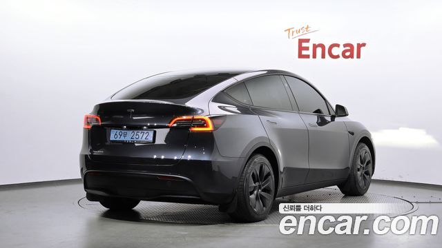 Tesla Model Y RWD 2025 — фото 2