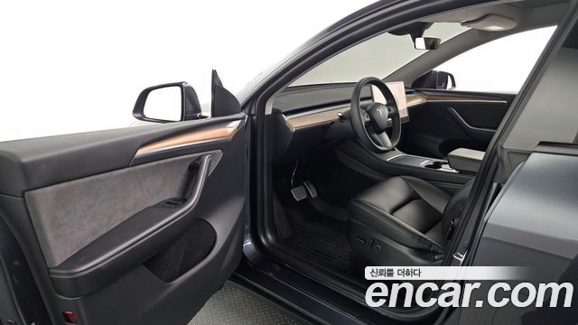 Tesla Model Y RWD 2025 — фото 10
