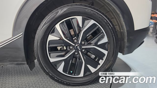 Kia EV6 Long Range 4WD Air 2023 — фото 21