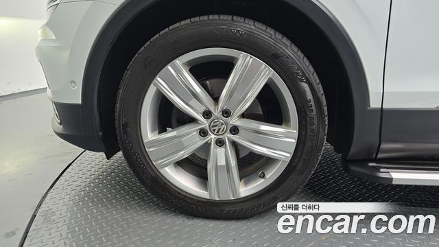 Volkswagen Tiguan (II) 2.0 TDI 4Motion Prestige 2020 — фото 5