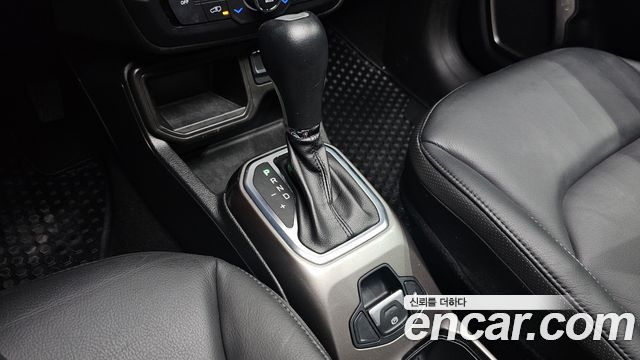 Jeep Renegade 2.4 Limited 2019 — фото 9