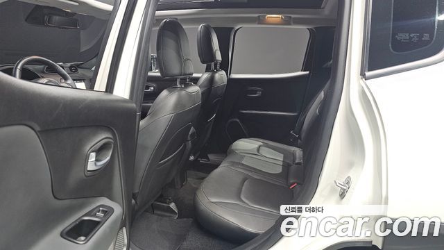 Jeep Renegade 2.4 Limited 2019 — фото 11
