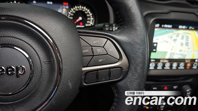 Jeep Renegade 2.4 Limited 2019 — фото 15