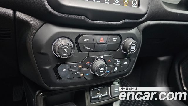 Jeep Renegade 2.4 Limited 2019 — фото 17
