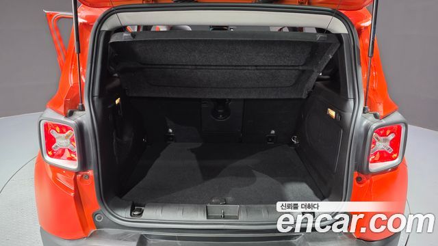 Jeep Renegade 2.0 Diesel Limited AWD 2016 — фото 18