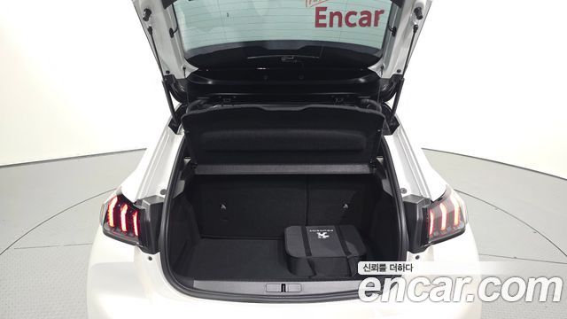 Peugeot e-208 (II) GT 2022 — фото 20