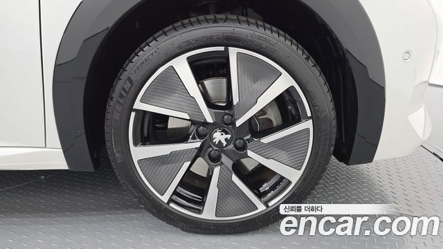 Peugeot e-208 (II) GT 2022 — фото 21