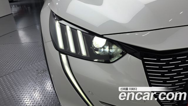 Peugeot e-208 (II) GT 2022 — фото 22