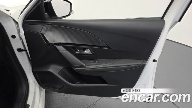 Peugeot e-208 (II) GT 2022 — фото 24
