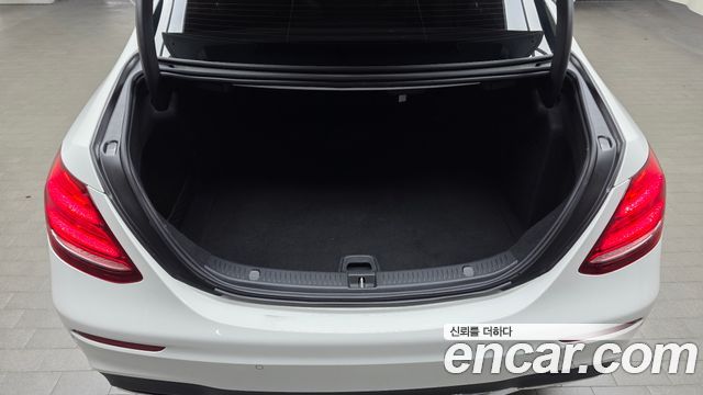 Mercedes-Benz E-Class (W213) E300 AMG Line 2019 — фото 17