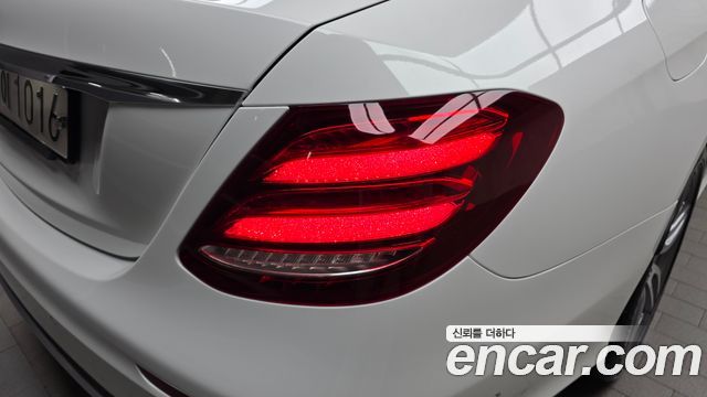 Mercedes-Benz E-Class (W213) E300 AMG Line 2019 — фото 23