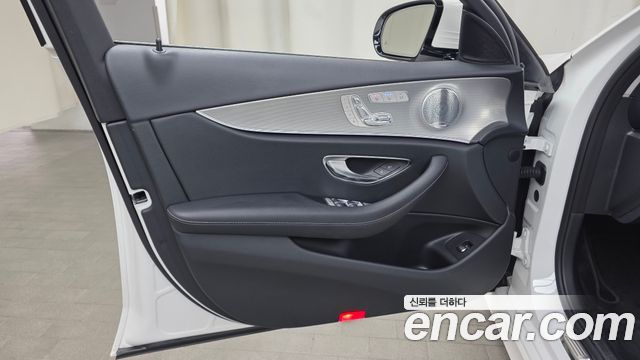 Mercedes-Benz E-Class (W213) E300 AMG Line 2019 — фото 24