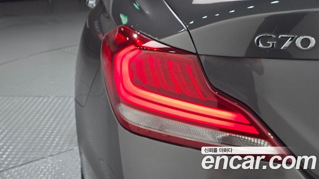 Genesis G70 2.0T Elite 2019 — фото 23