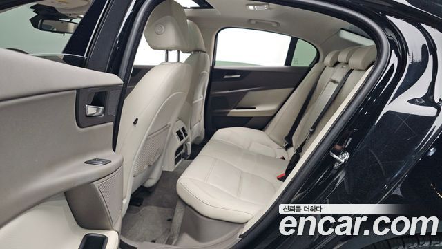 Jaguar XE 20d Prestige 2018 — фото 15