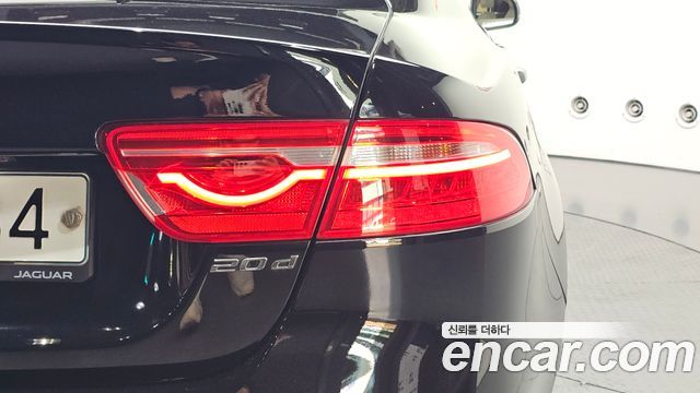 Jaguar XE 20d Prestige 2018 — фото 29