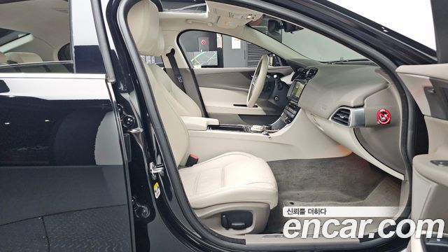 Jaguar XE 20d Prestige 2018 — фото 32