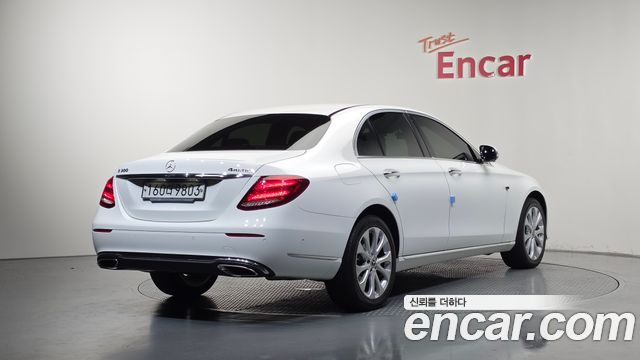 Mercedes-Benz E-Class (W213) E300 4MATIC Exclusive 2020 — фото 2