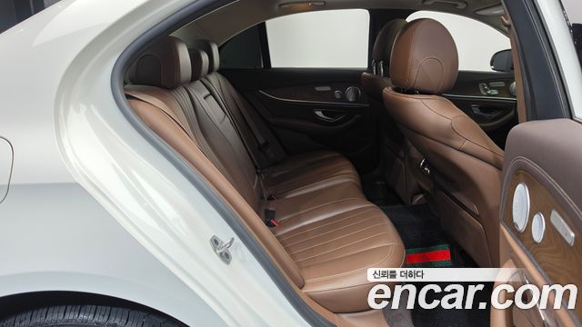 Mercedes-Benz E-Class (W213) E300 4MATIC Exclusive 2020 — фото 11
